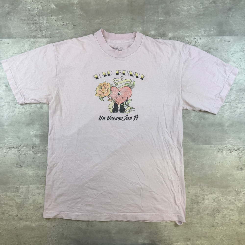 Bad Bunny Worlds Hottest Tour 2022 Un Verano Sin Ti Pink Graphic T-Shirt Medium